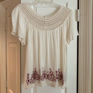 Xhilaration Cream Blouse w/maroon hem detail Sz. L